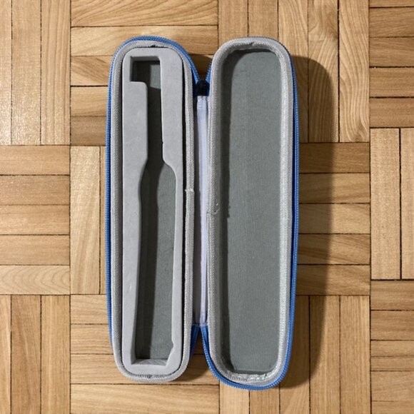 Blue Oral-B Pro 1000 Electric Toothbrush Case - Picture 2 of 3